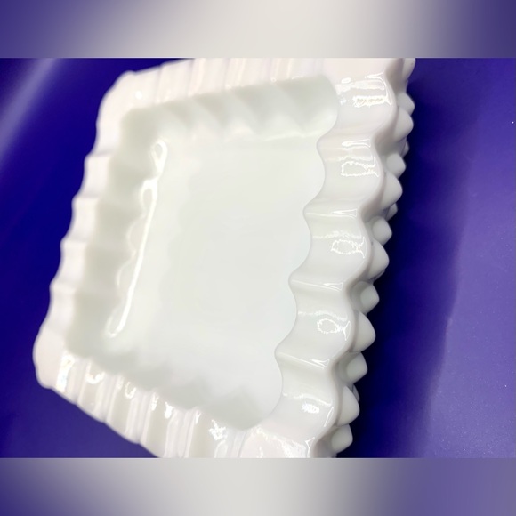 Fenton Hobnail Milk Glass Ashtray/Dish w/ Scalloped Rim - Vintage - Picture 6 of 10